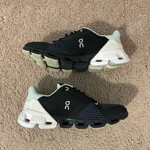 On Cloudflyer Womens Size 7.5 Teal Dark Navy Running Walking Athletic Sneakers